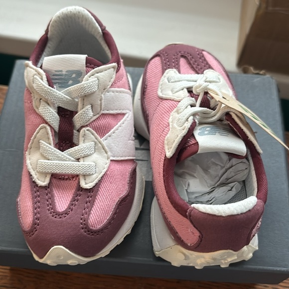 BRAND NEW New Balance sneaker shoe kids pink - Picture 2 of 4